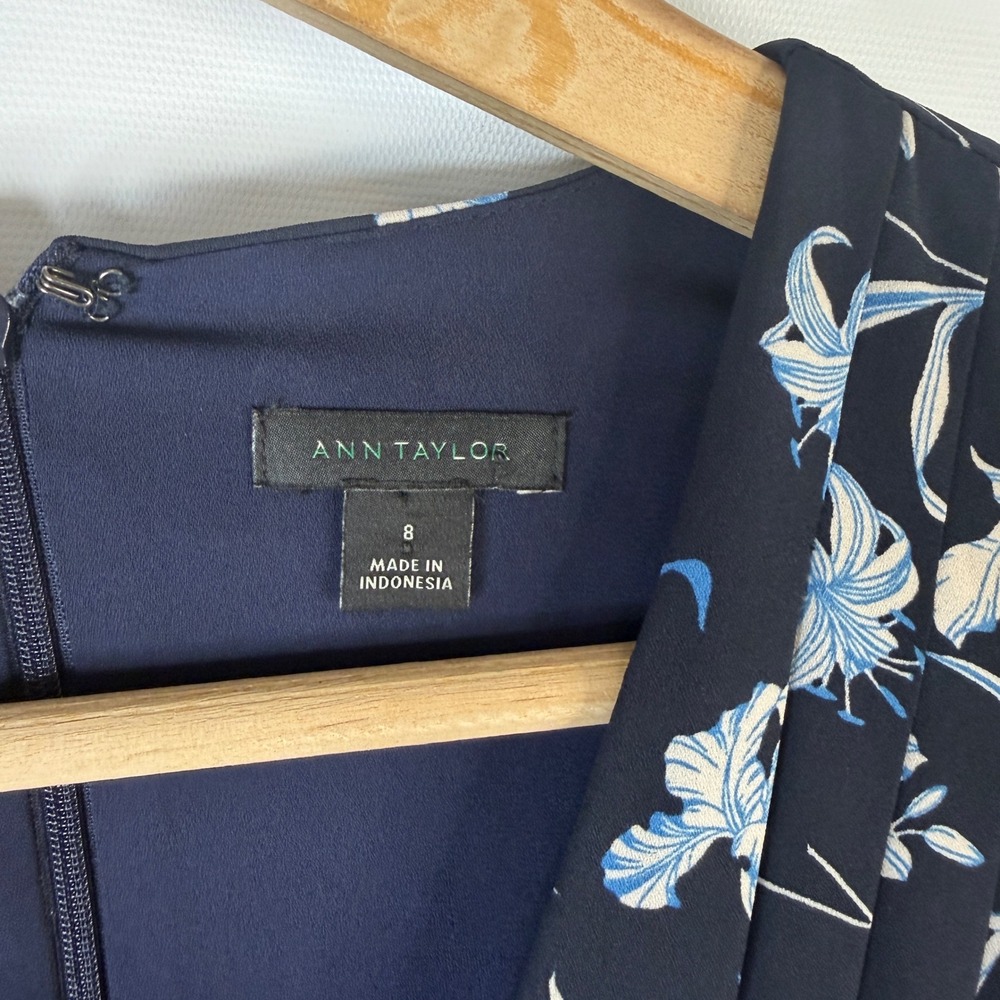 Ann Taylor Midi Dress Women 8 Navy Blue Floral Long Sleeve V-Neck Tie Waist - Picture 2 of 9